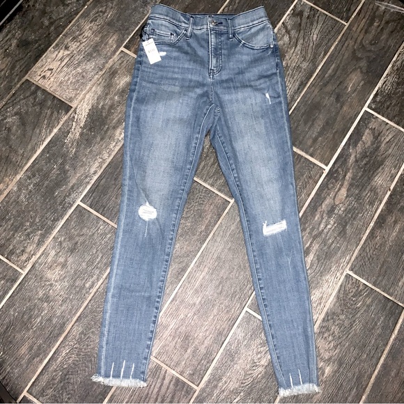 Express Light Wash Skinny Jeans NEW! - Picture 2 of 2